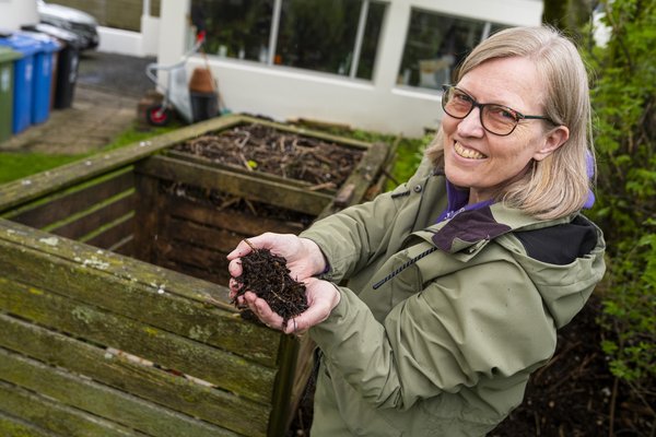 Helga með moltuna sína - Heimilisblað