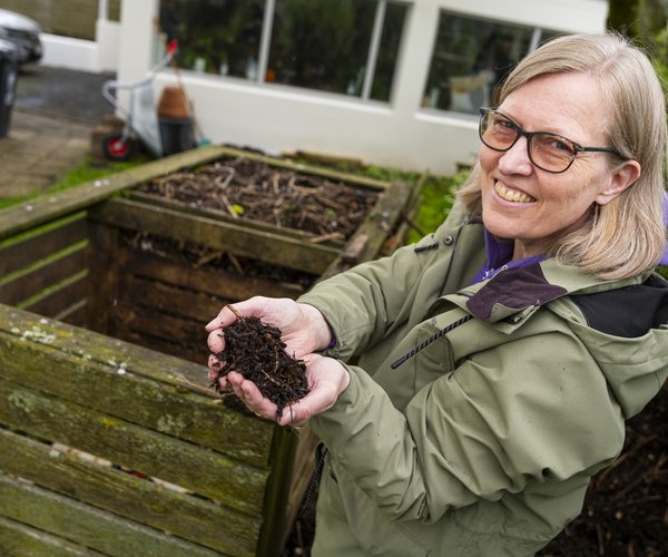 Helga með moltuna sína - Heimilisblað